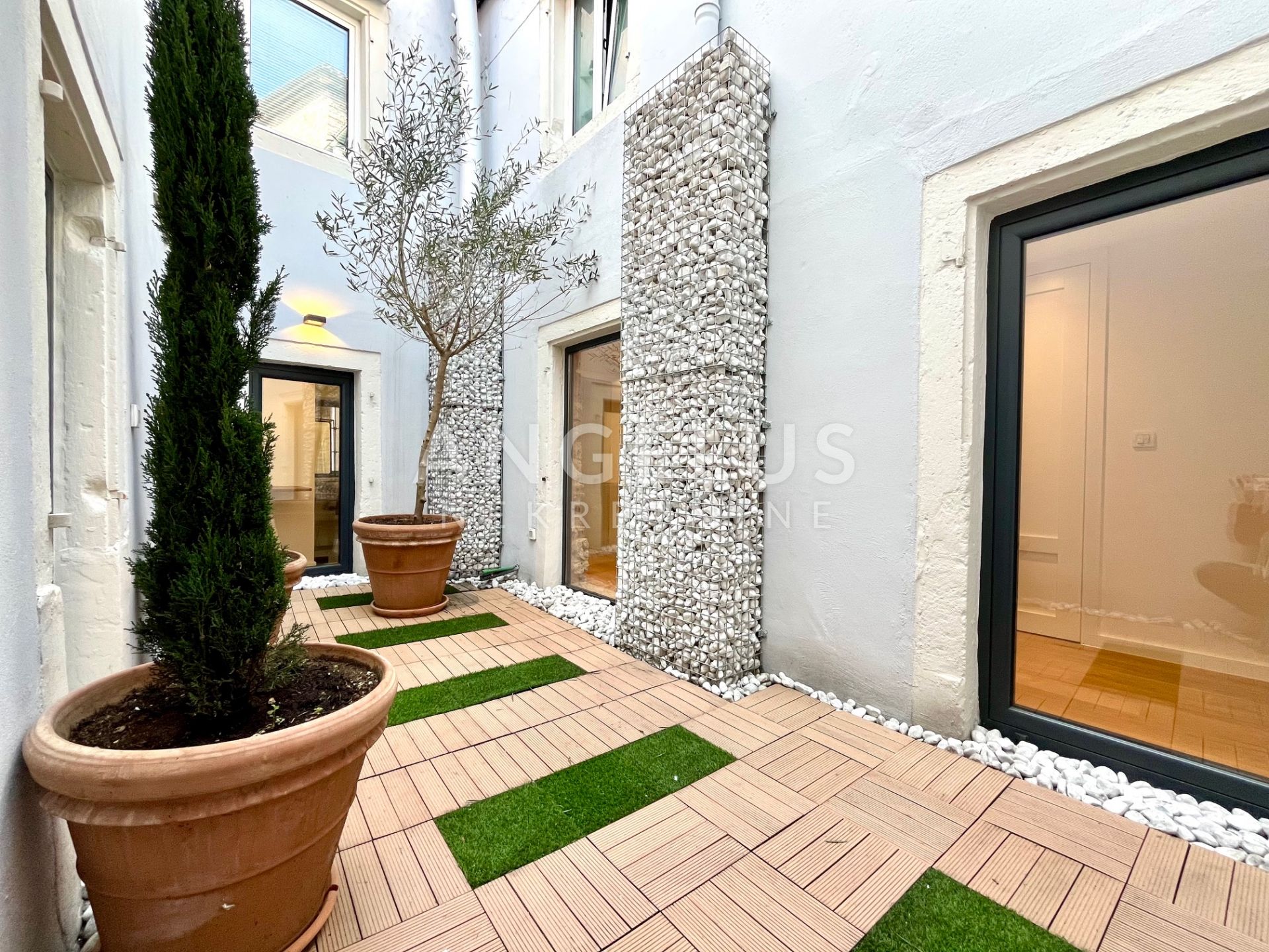 Flat For sale -  Grad