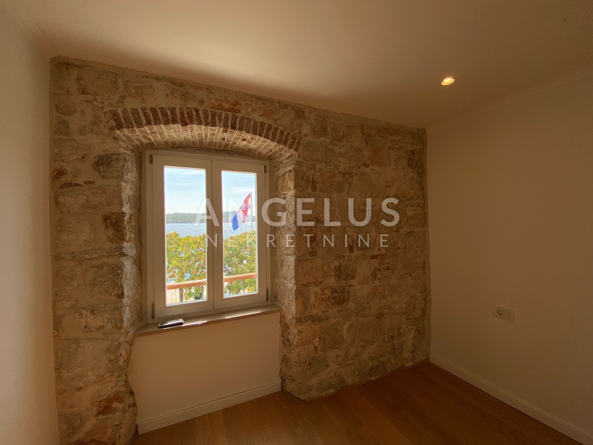 Flat For sale -  Grad