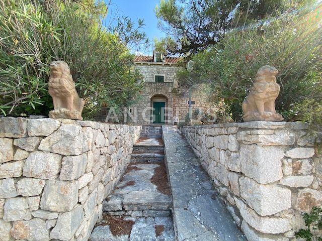 House for sale 540 m² – Tisno