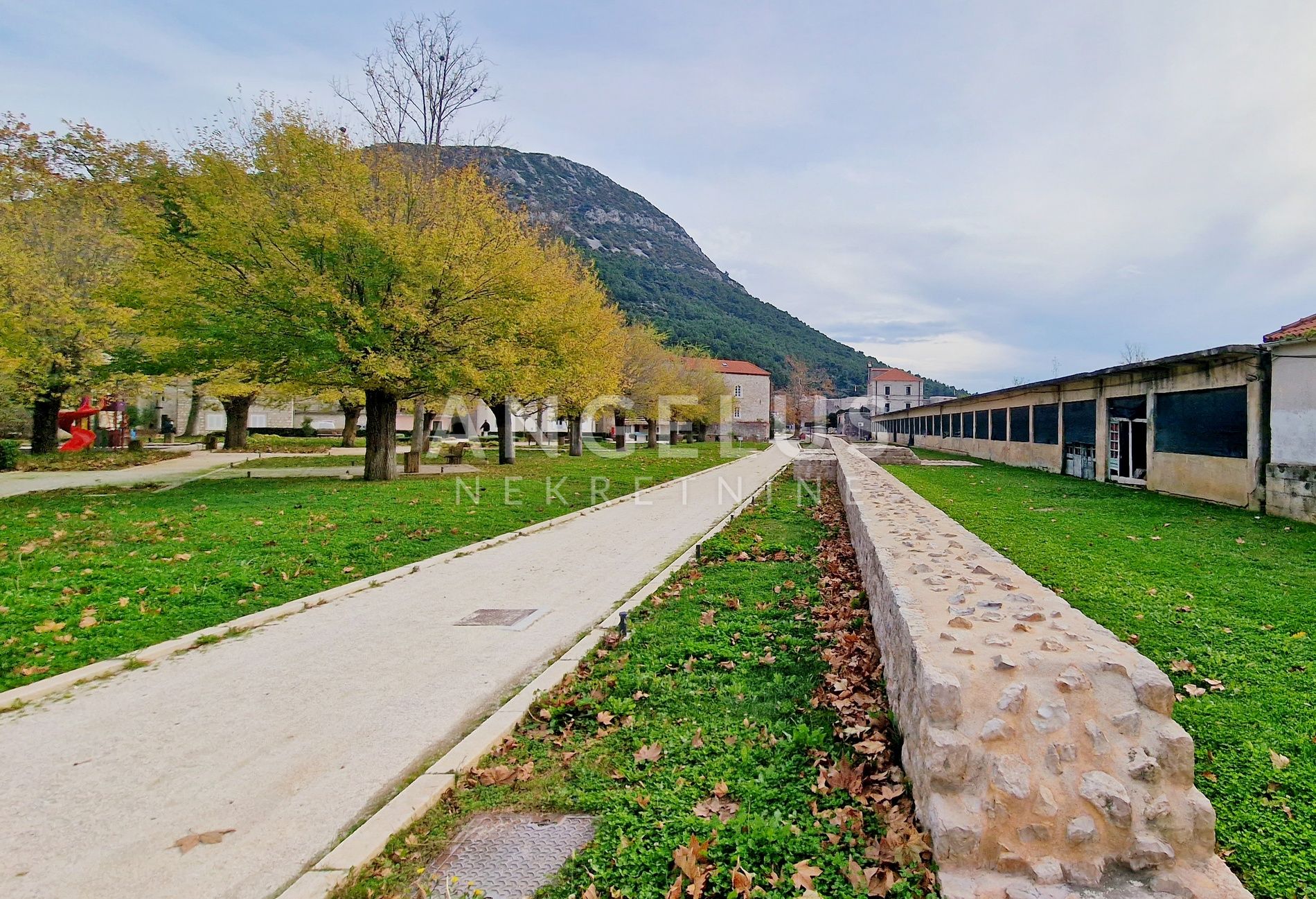 Komerčné Na predaj -  Ston
