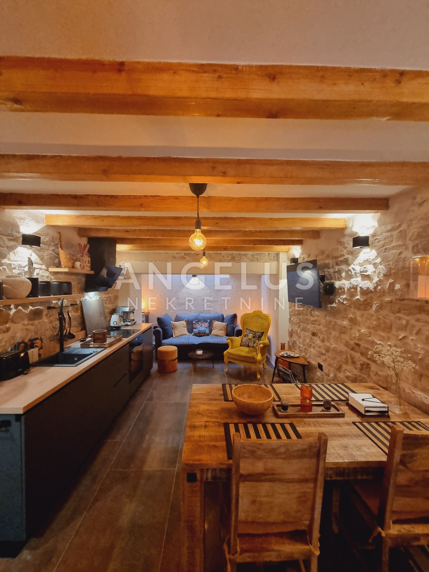 Casa In vendita - Splitsko-dalmatinska Kaštel Lukšić