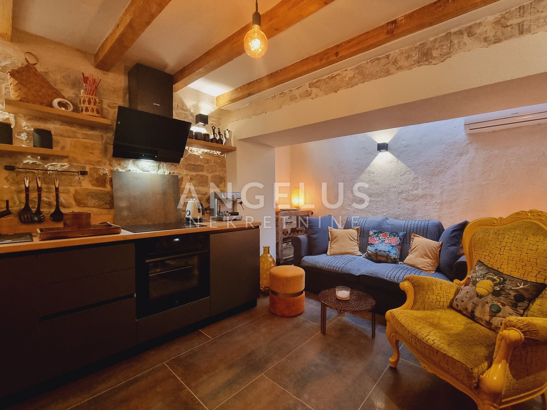Casa In vendita - Splitsko-dalmatinska Kaštel Lukšić
