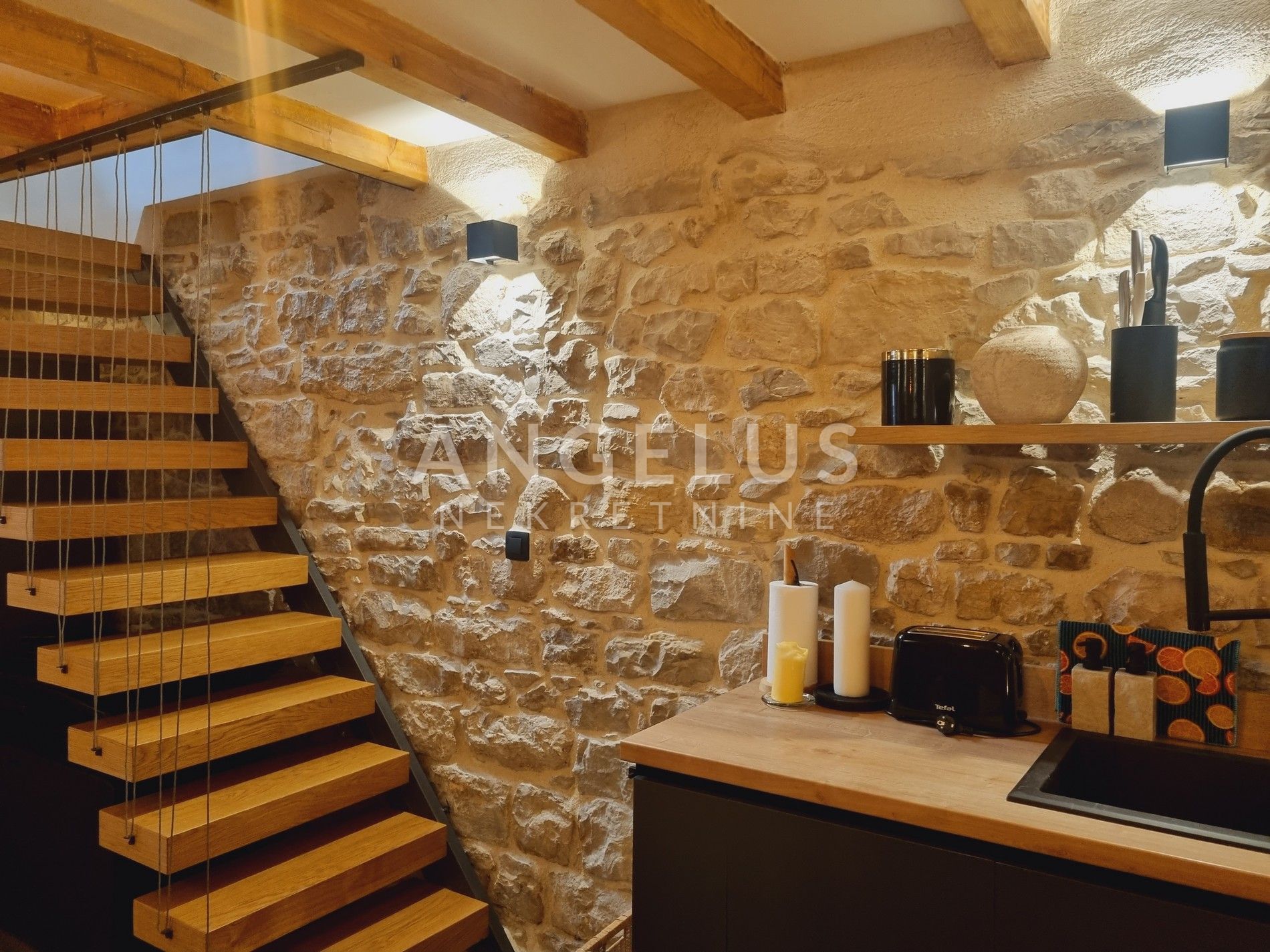 Casa In vendita - Splitsko-dalmatinska Kaštel Lukšić