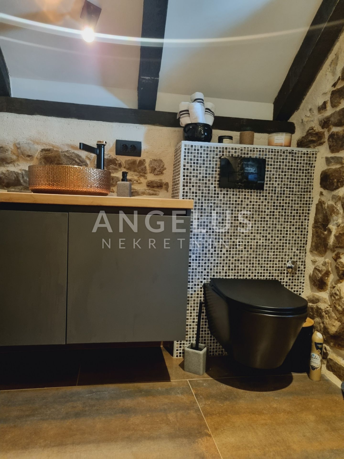 Casa In vendita - Splitsko-dalmatinska Kaštel Lukšić