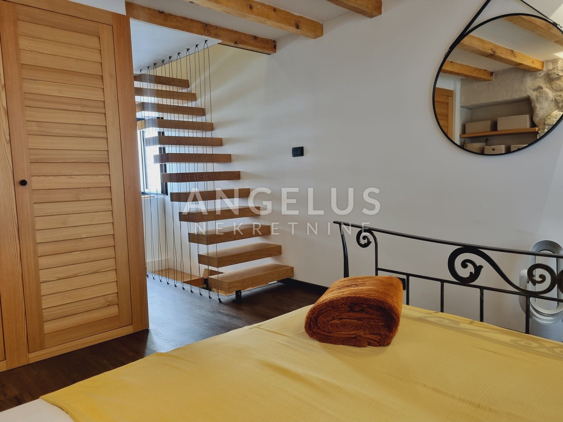 Casa In vendita - Splitsko-dalmatinska Kaštel Lukšić