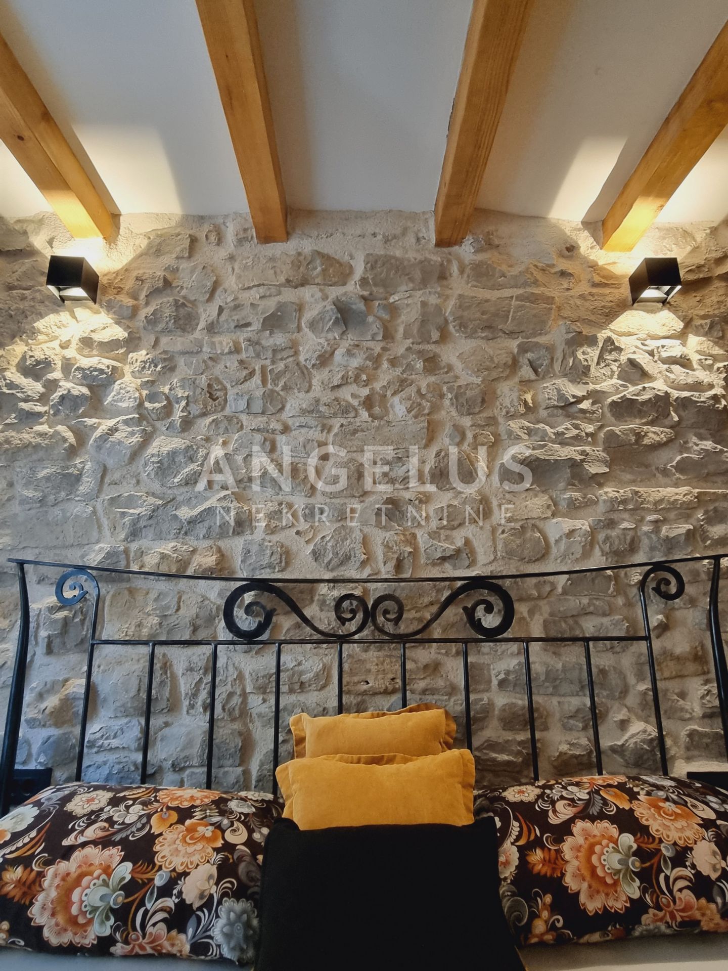 Casa In vendita - Splitsko-dalmatinska Kaštel Lukšić