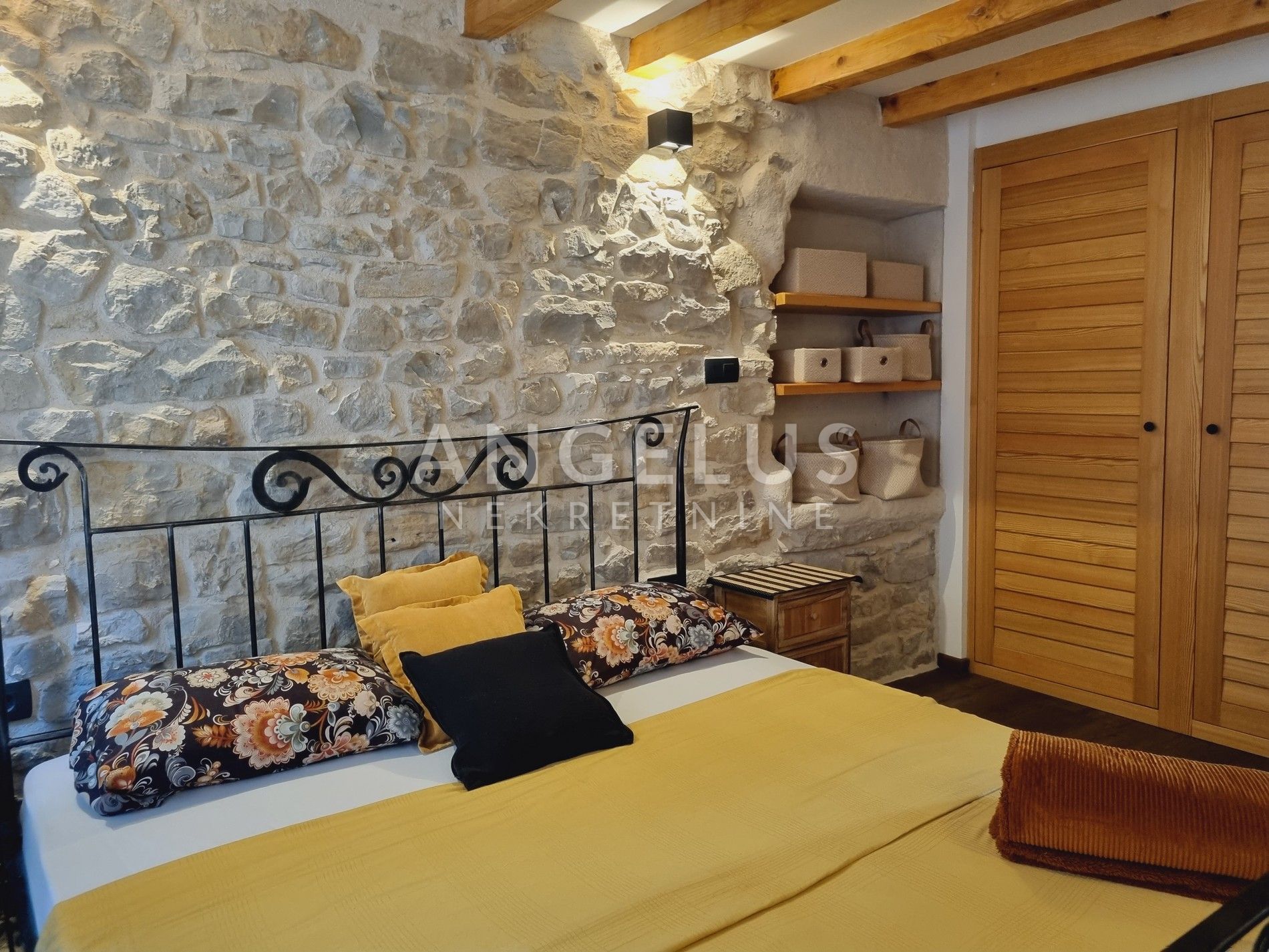 Casa In vendita - Splitsko-dalmatinska Kaštel Lukšić