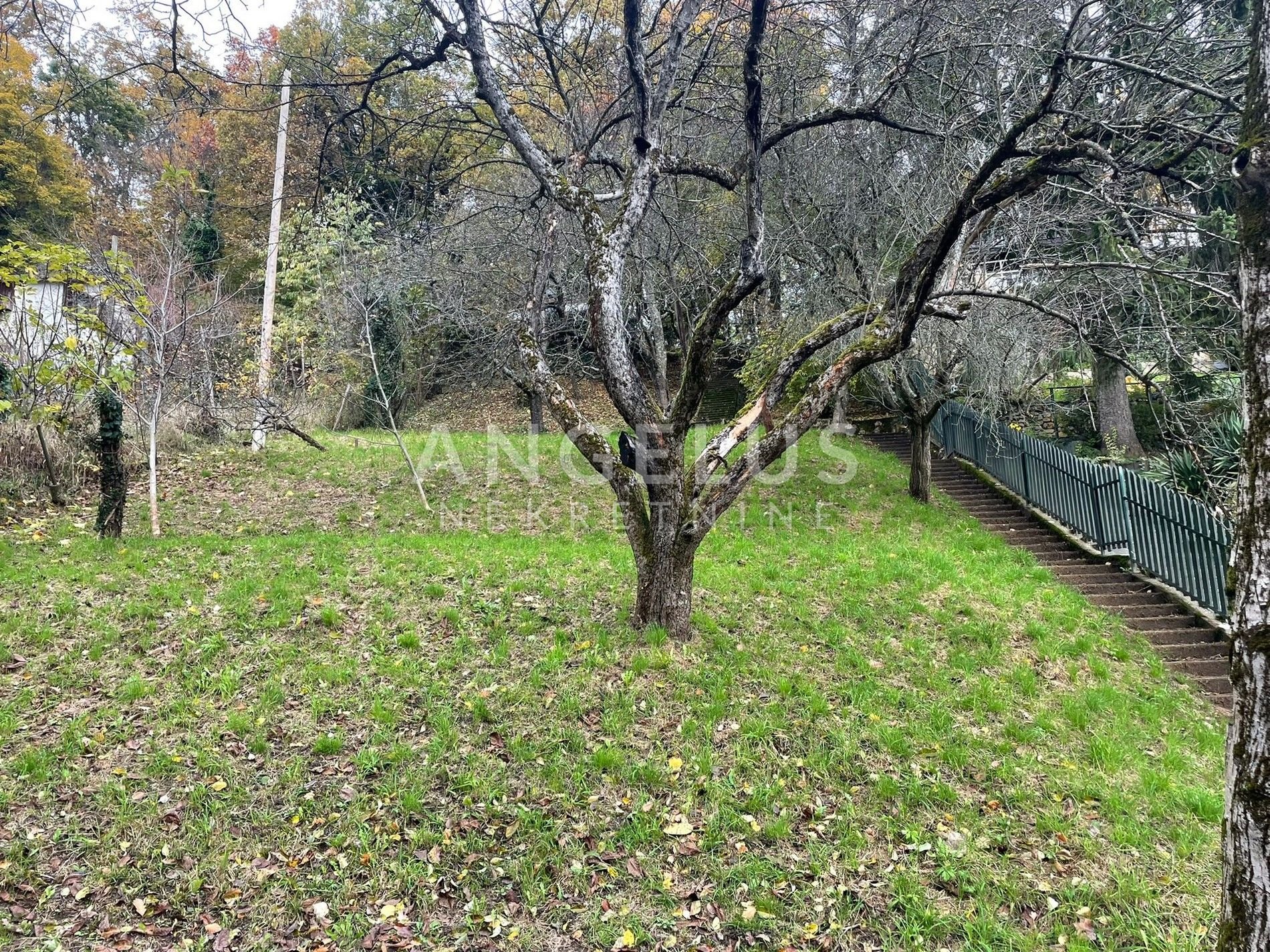 Parcela Naprodaj - Grad Zagreb Gračani