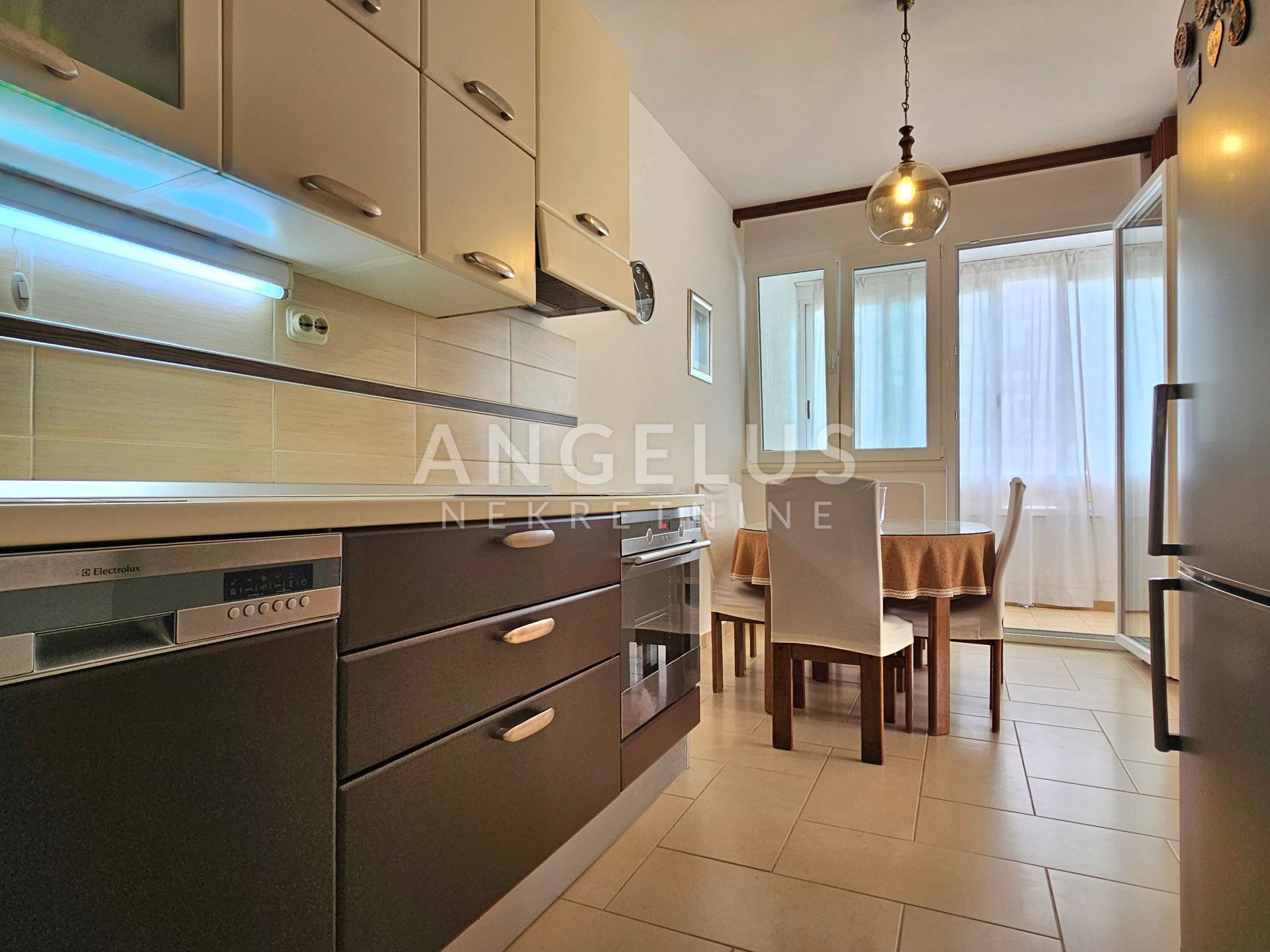 Flat For sale Split