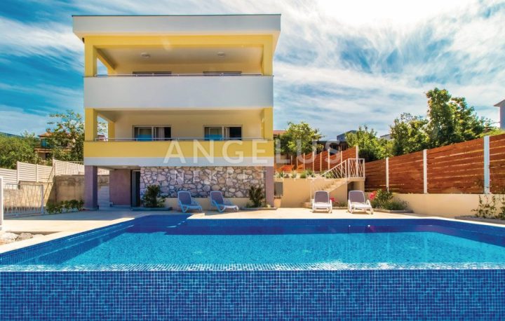 Kuća na prodaju 238 m² – Crikvenica