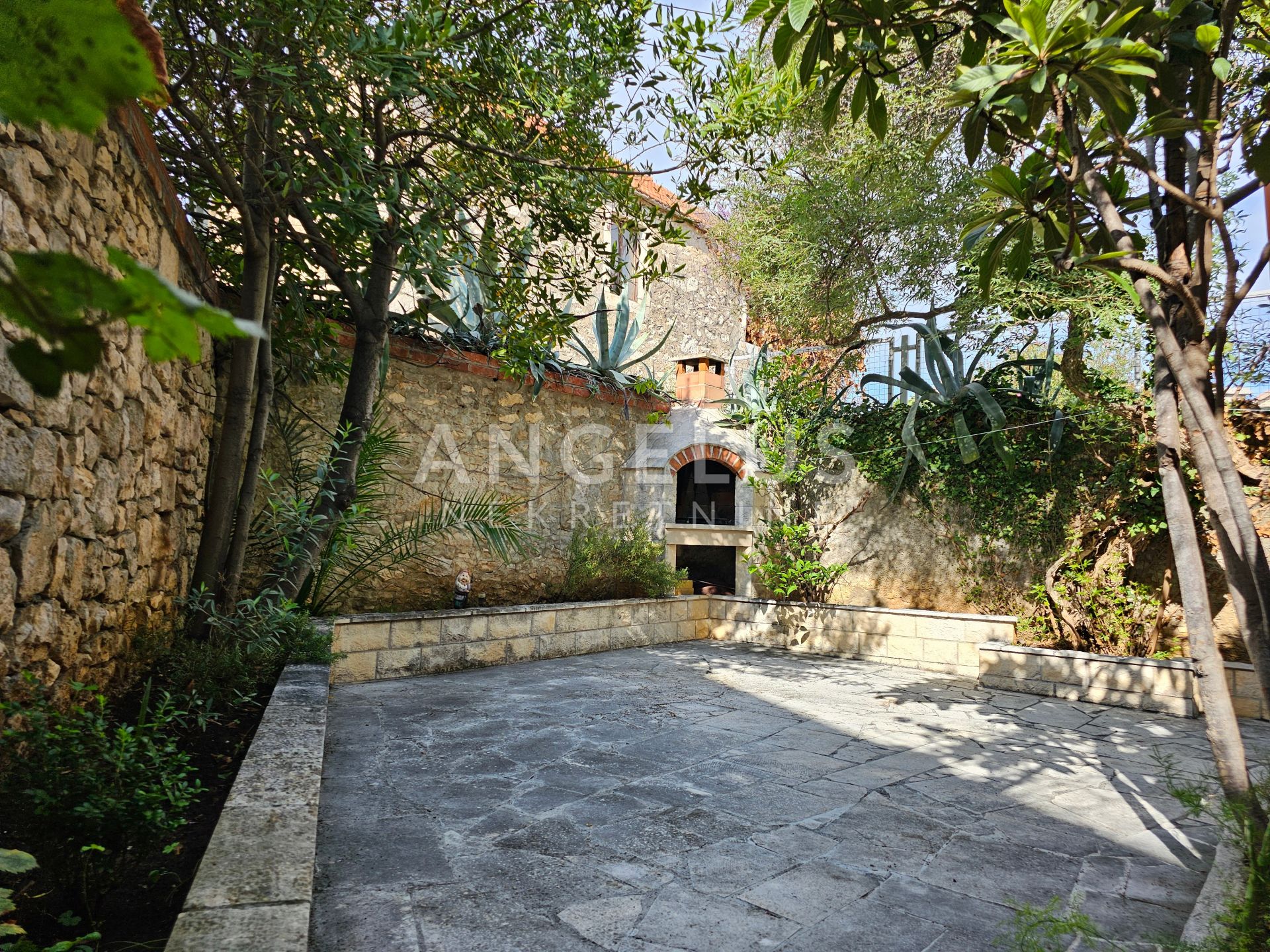 Kuća Na prodaju -  Sutivan