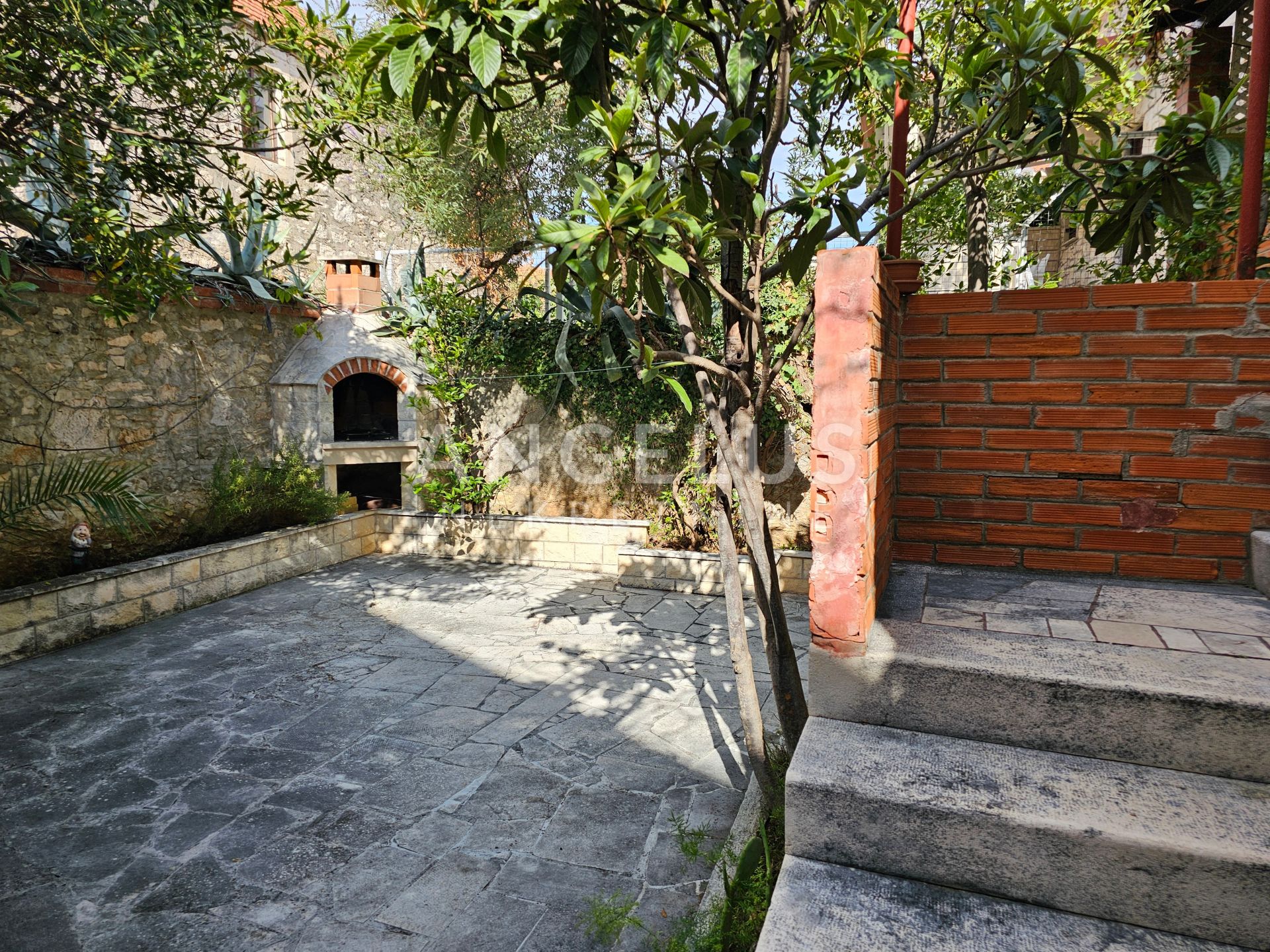 Kuća Na prodaju -  Sutivan