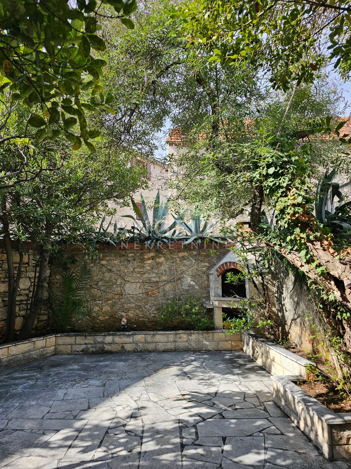 Kuća Na prodaju -  Sutivan