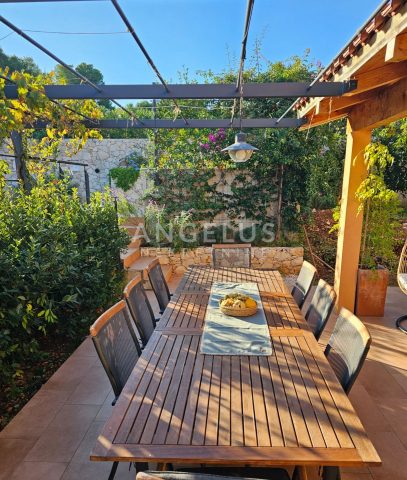 Kuća na prodaju 174 m² – Sutivan