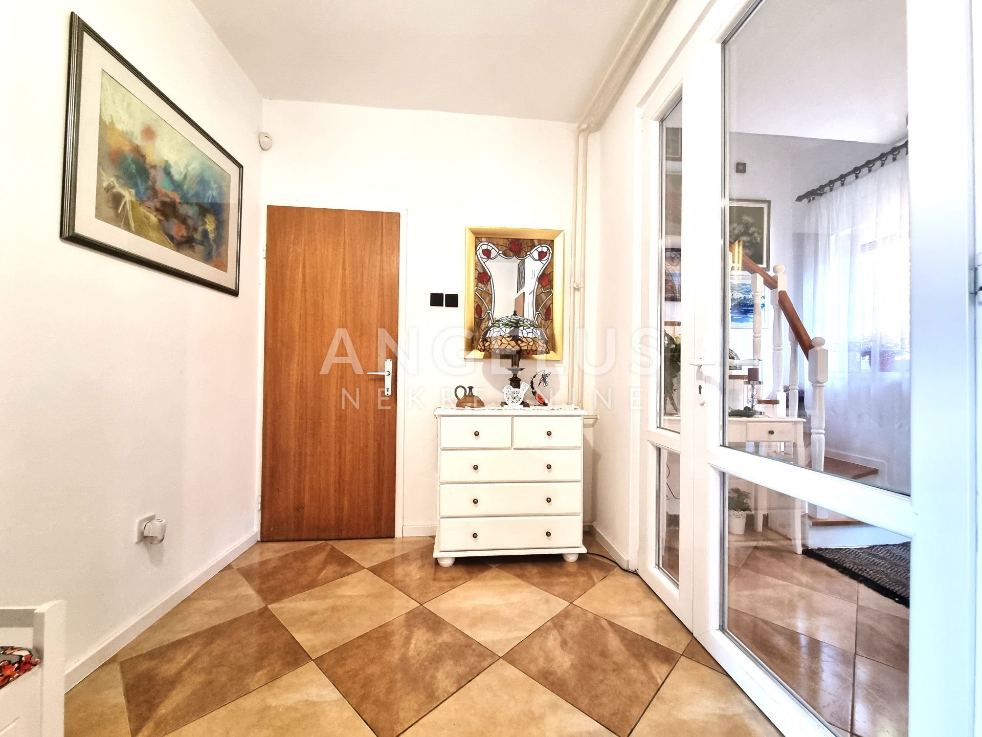 Casa In vendita -  Jelenovac