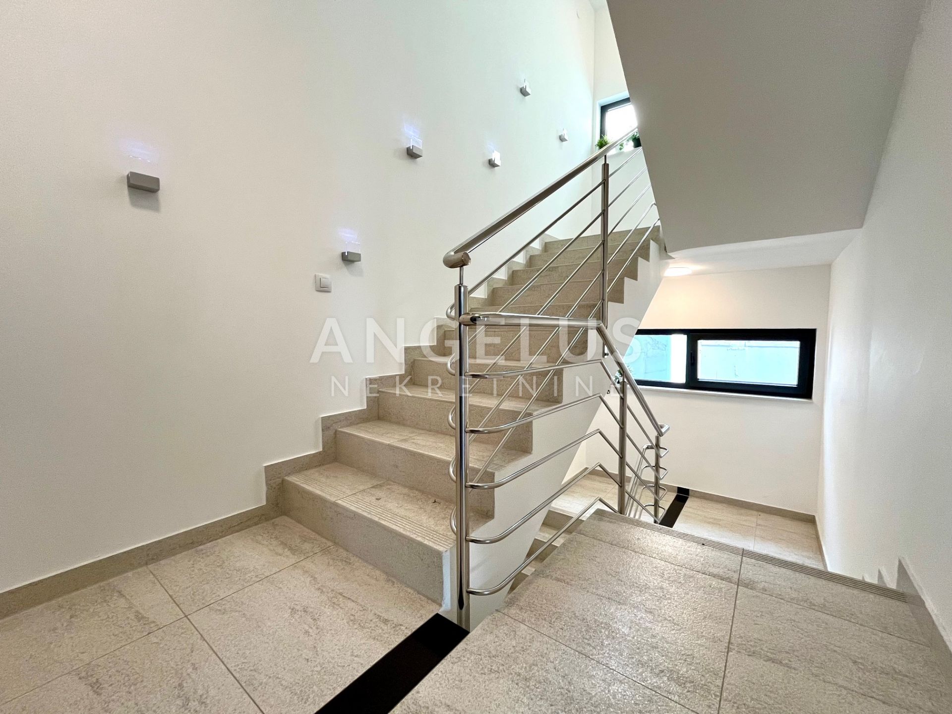 Apartma Naprodaj - Grad Zagreb Vrhovec
