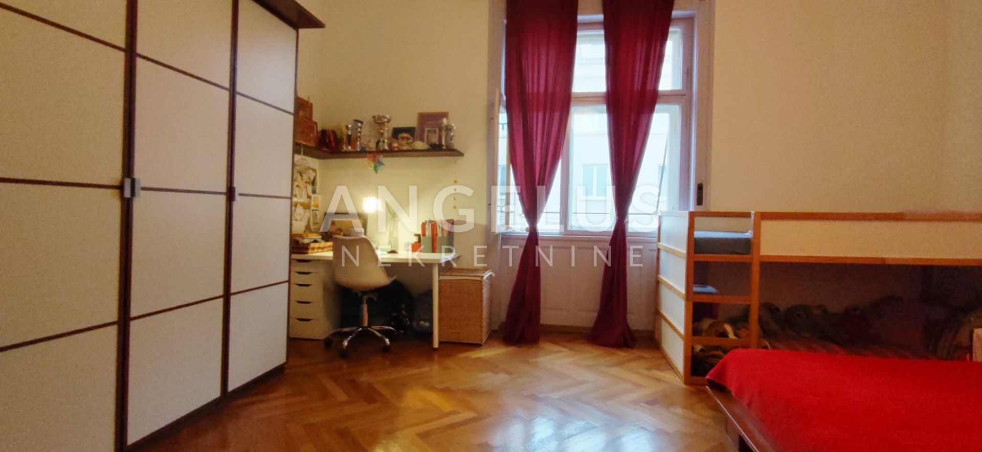 Stan Na prodaju -  Grad