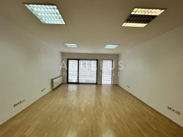 Commerciale in vendita 105 m² – Donji Grad