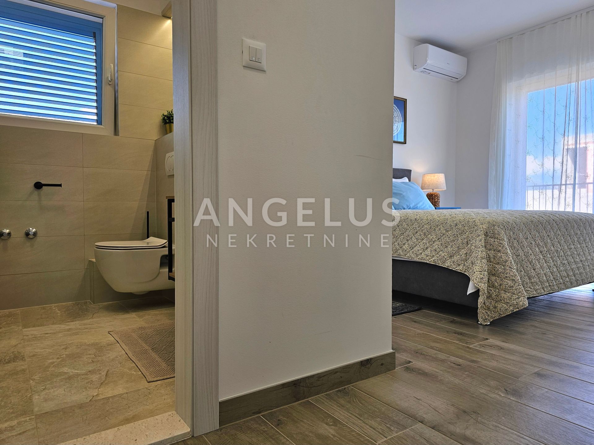 Hiša Na predaj -  Kaštel Novi