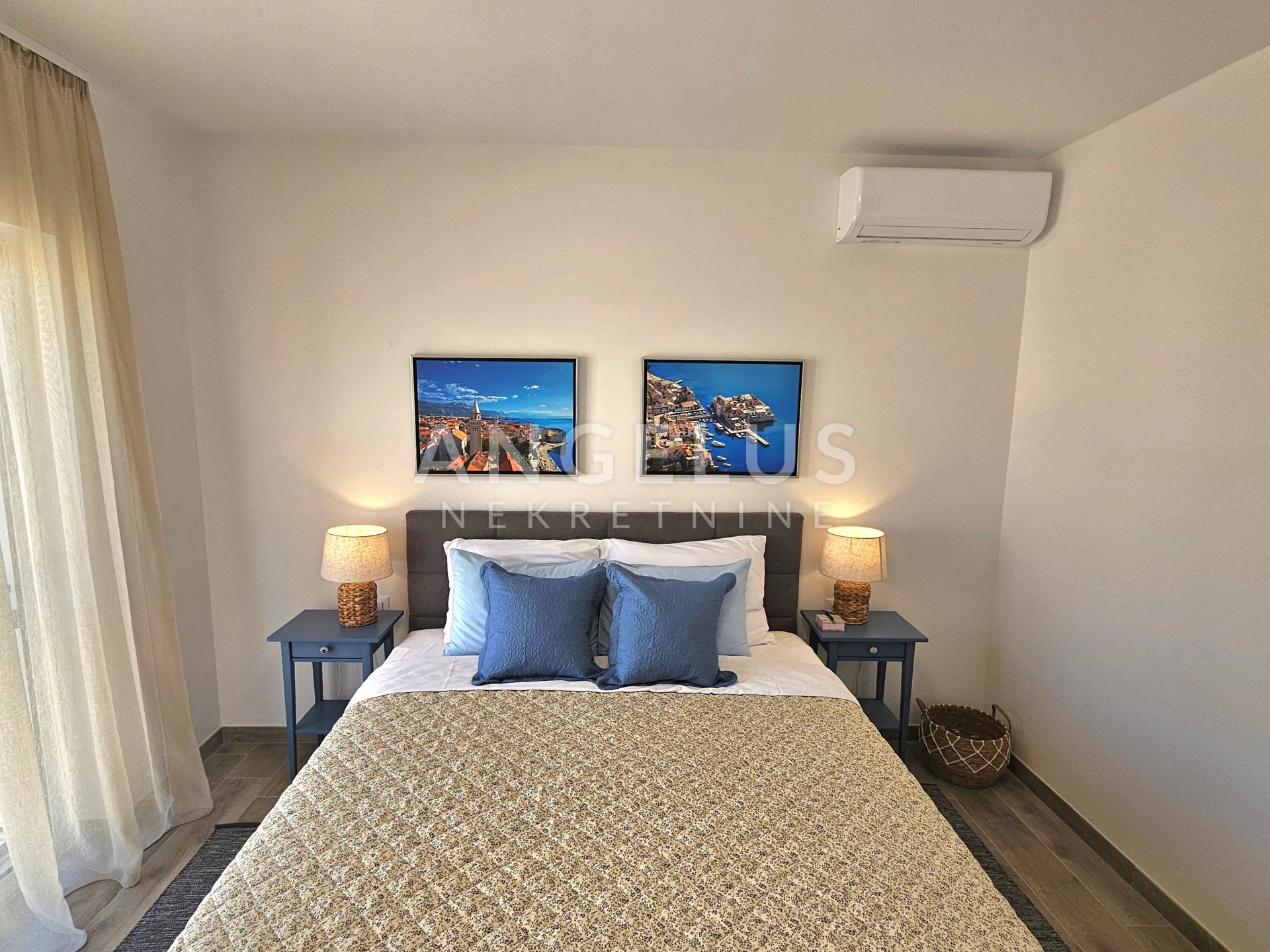 Hiša Na predaj -  Kaštel Novi