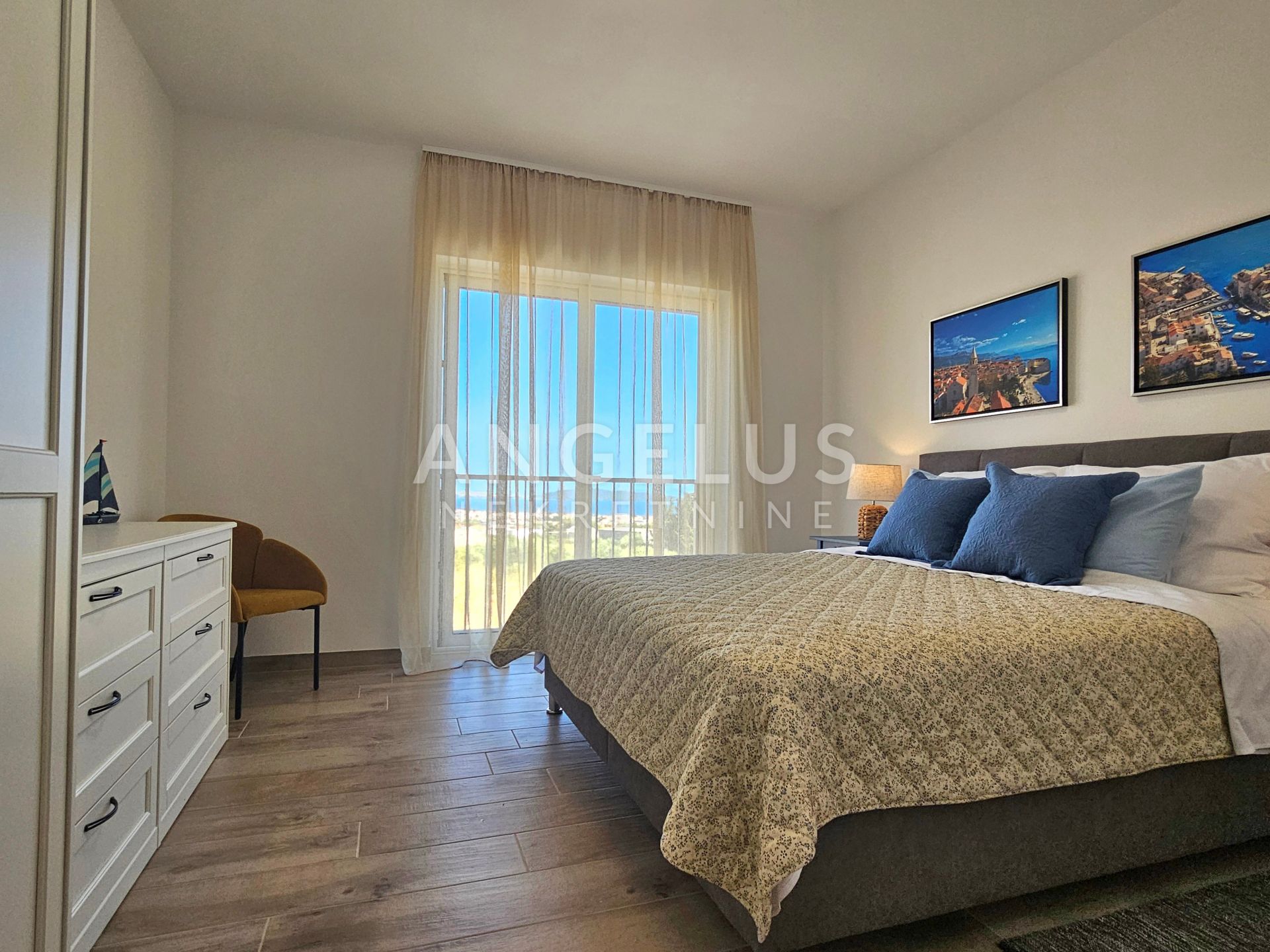 Hiša Na predaj -  Kaštel Novi