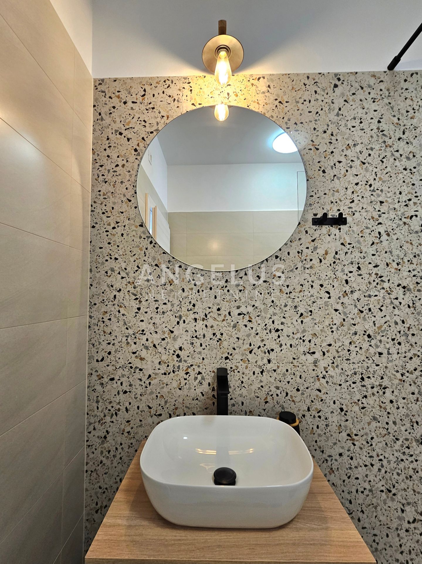 Hiša Na predaj -  Kaštel Novi