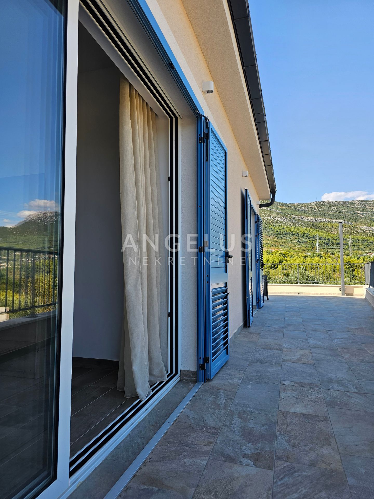 Hiša Na predaj -  Kaštel Novi