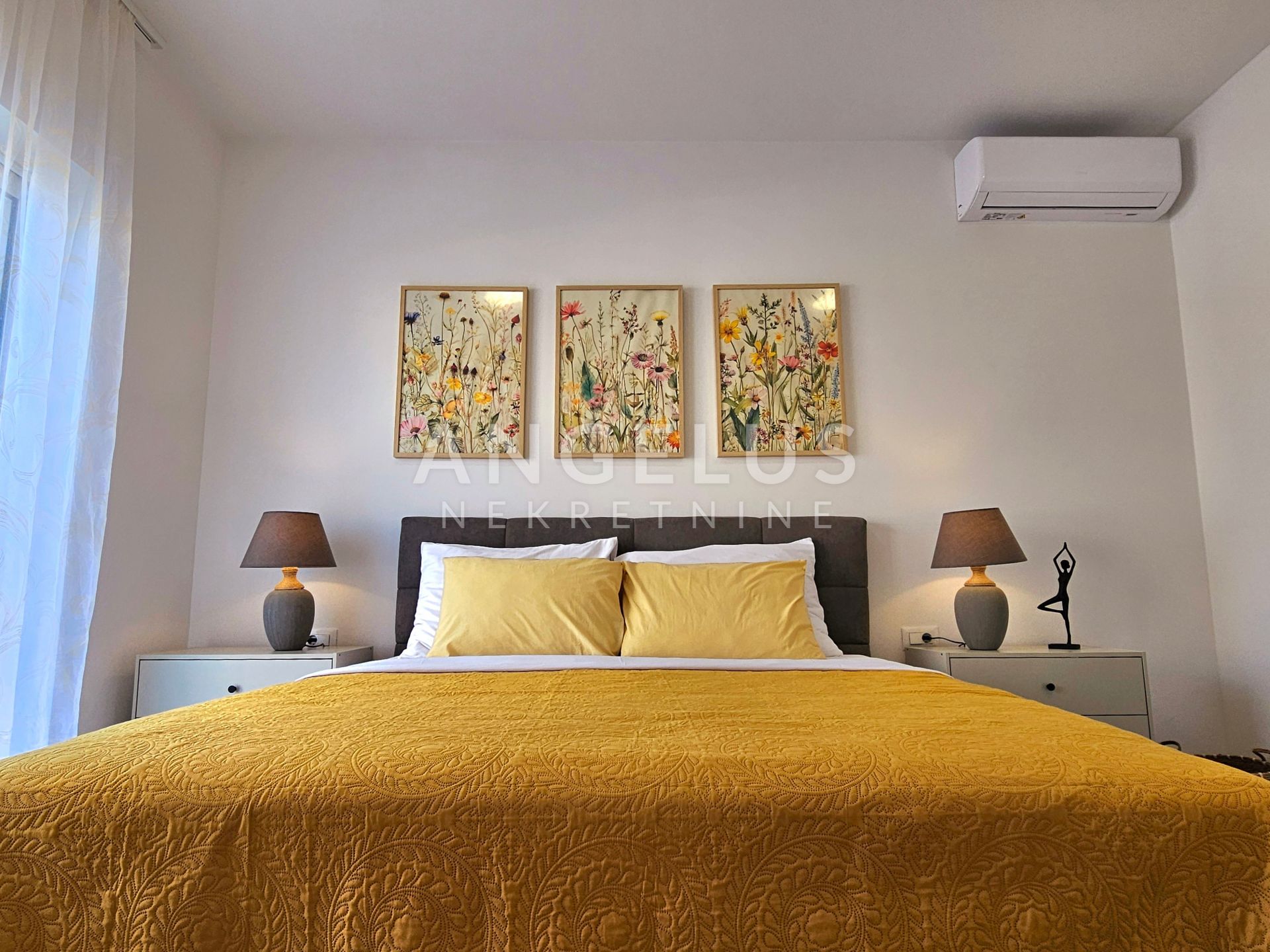 Hiša Na predaj -  Kaštel Novi