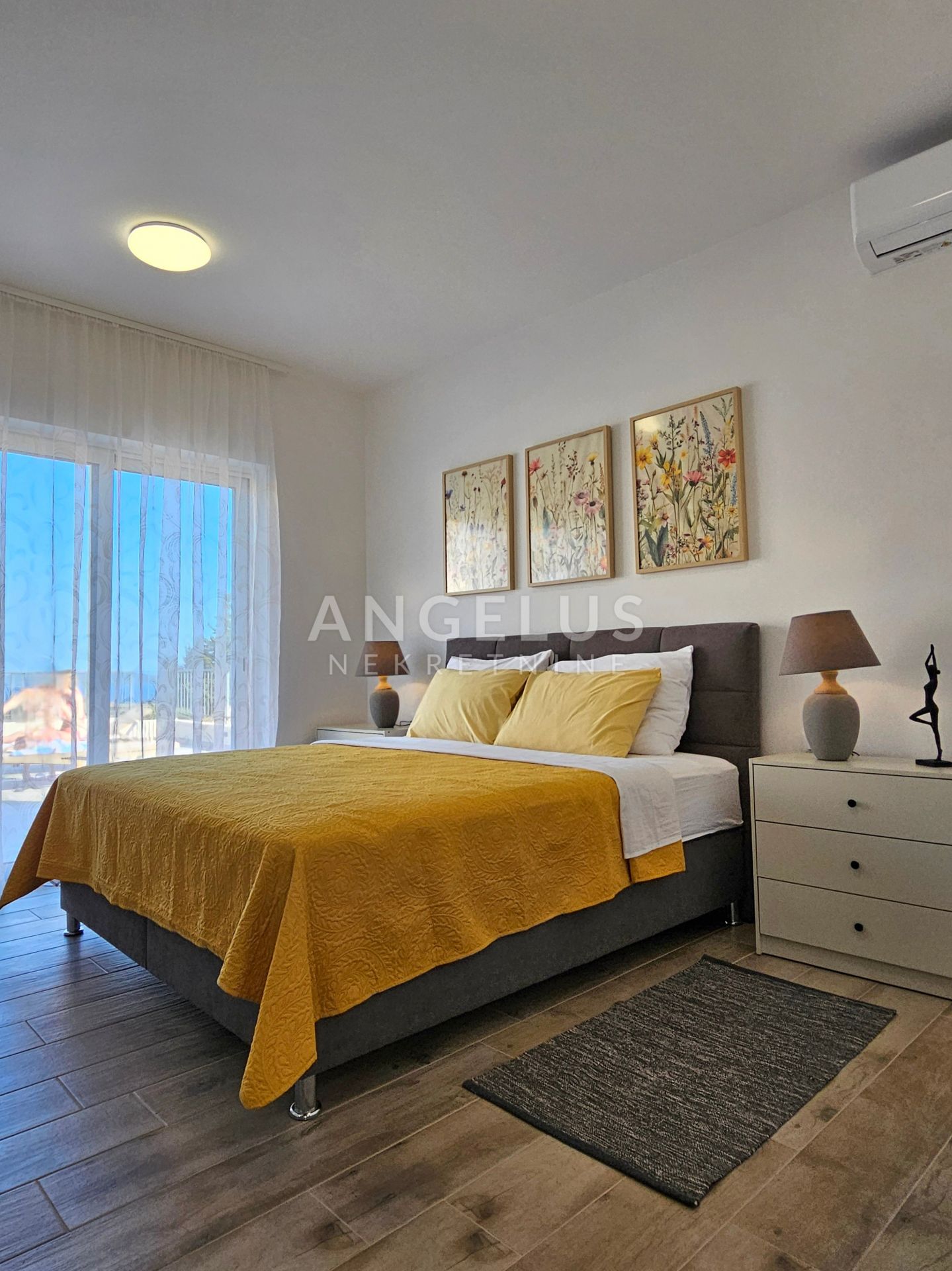 Hiša Na predaj -  Kaštel Novi