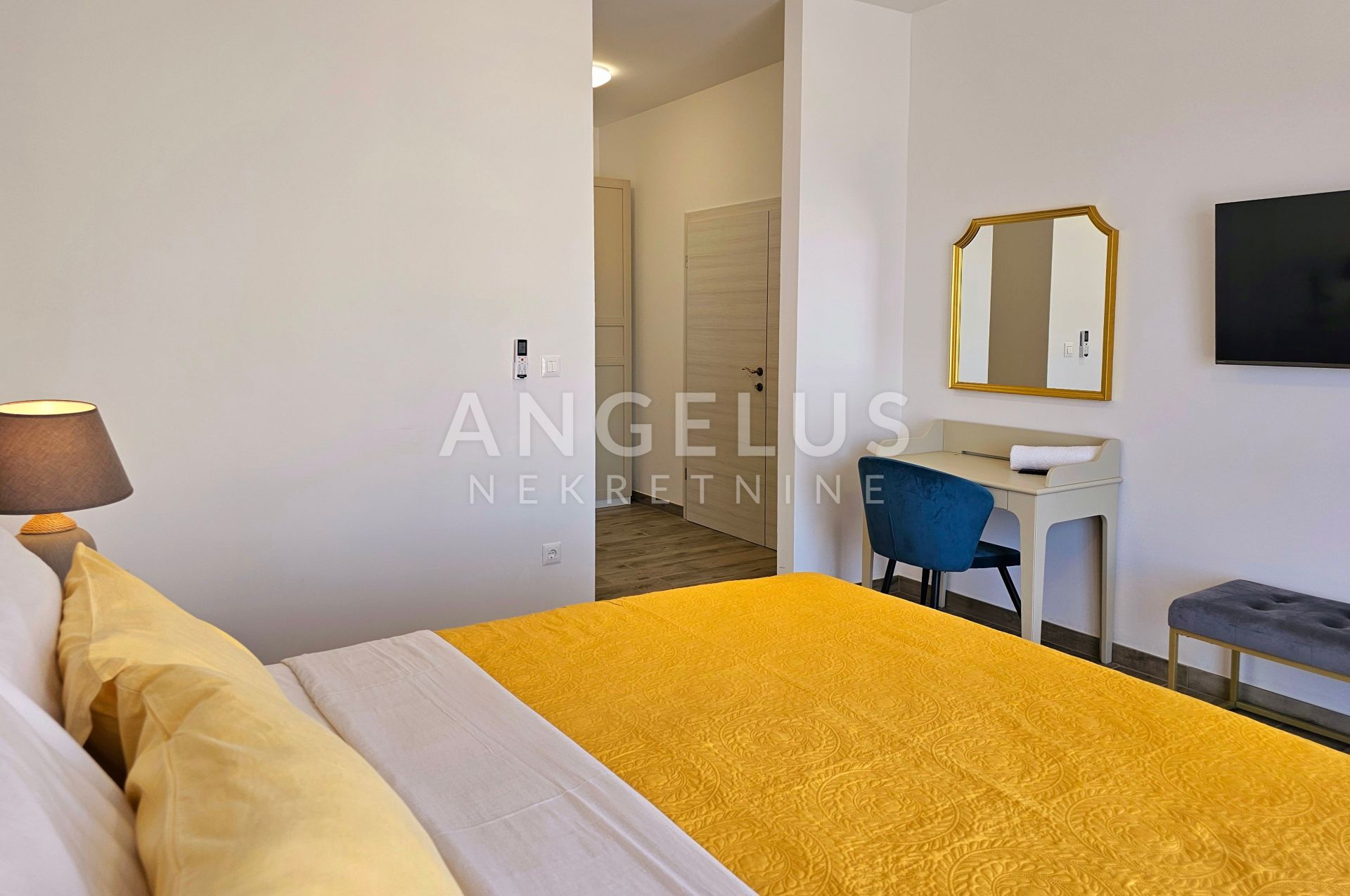 Hiša Na predaj -  Kaštel Novi