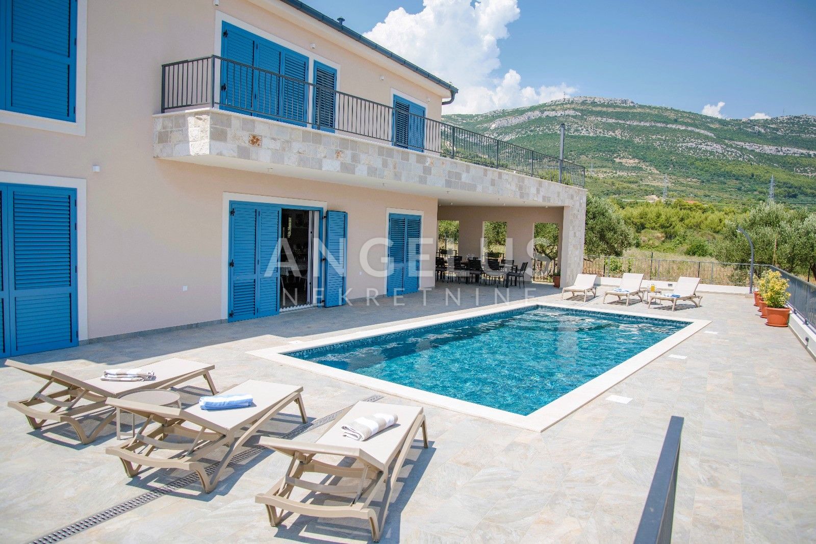 Hiša Na predaj -  Kaštel Novi