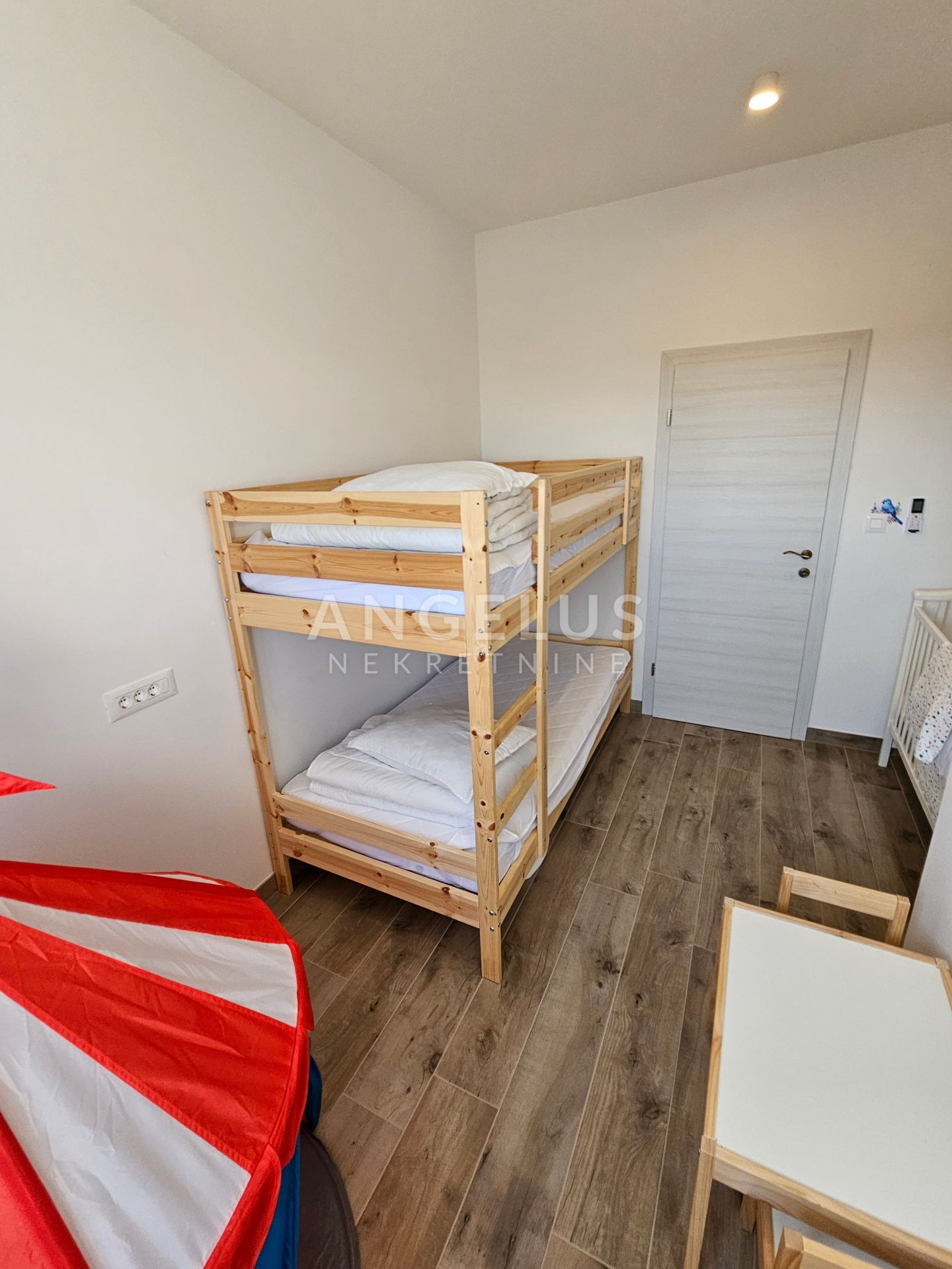Hiša Na predaj -  Kaštel Novi
