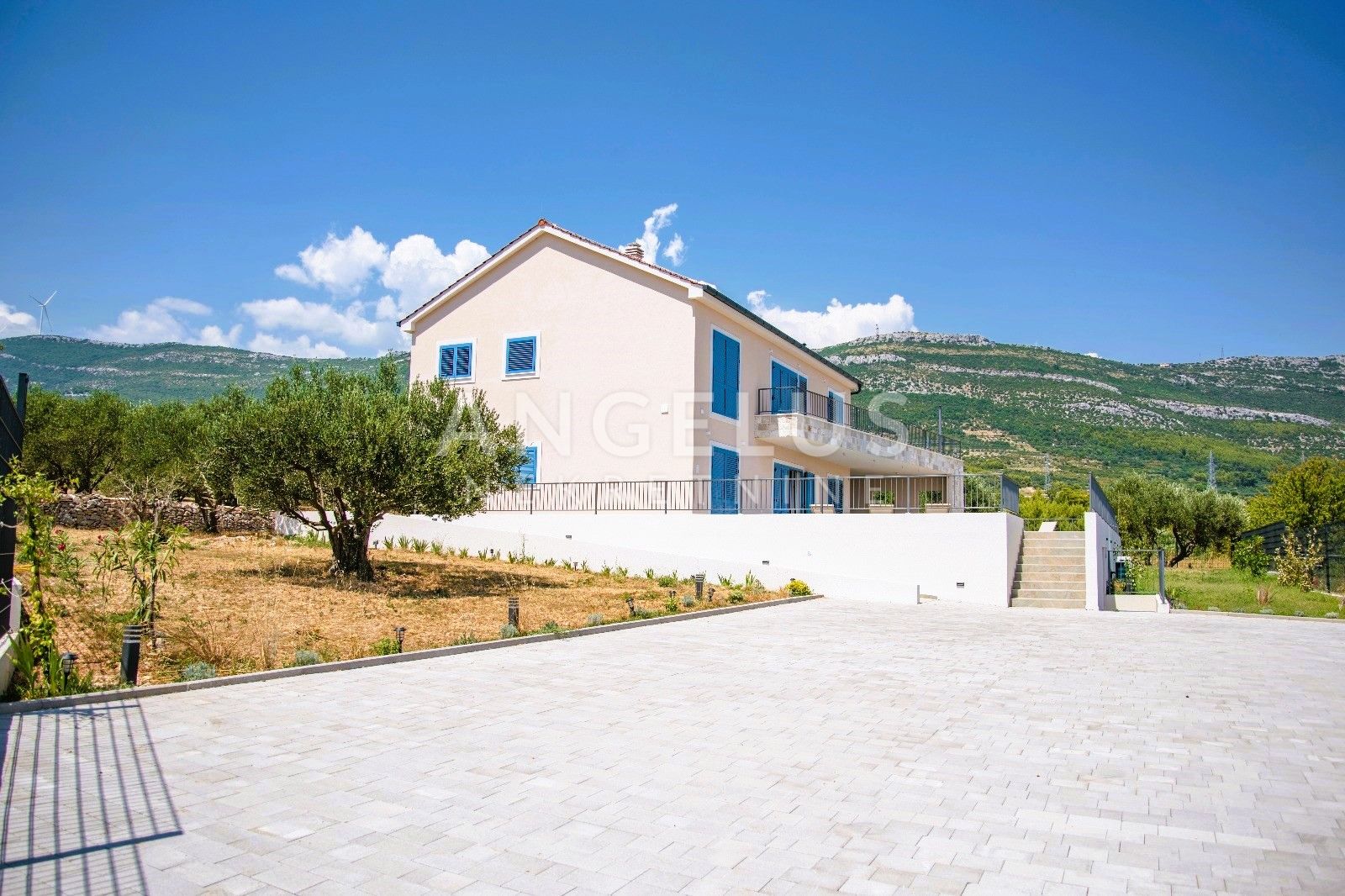 Hiša Na predaj -  Kaštel Novi