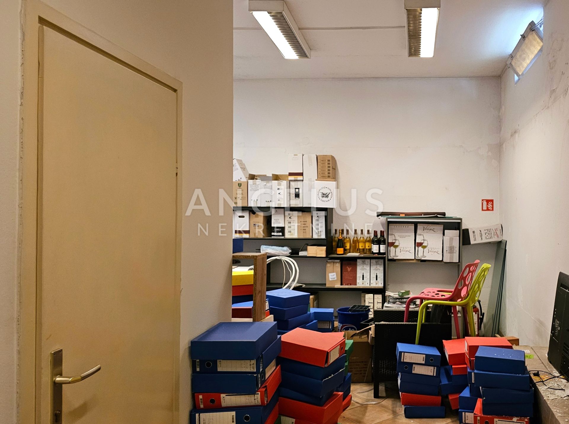 Gewerbefläche Zu verkaufen -  Sućidar