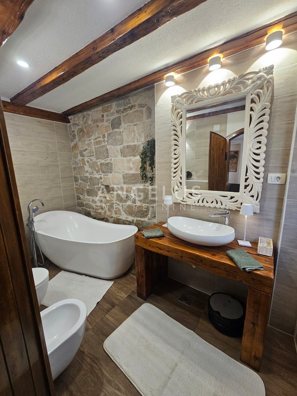 Casa In vendita - Splitsko-dalmatinska Kaštel Lukšić