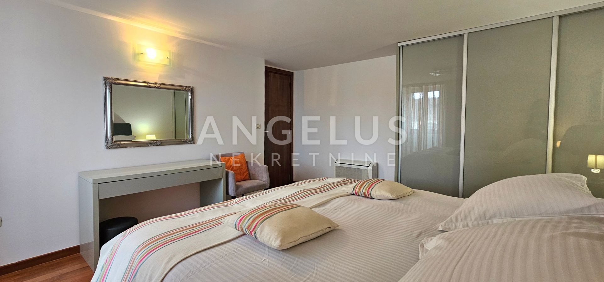 Flat For sale -  Grad