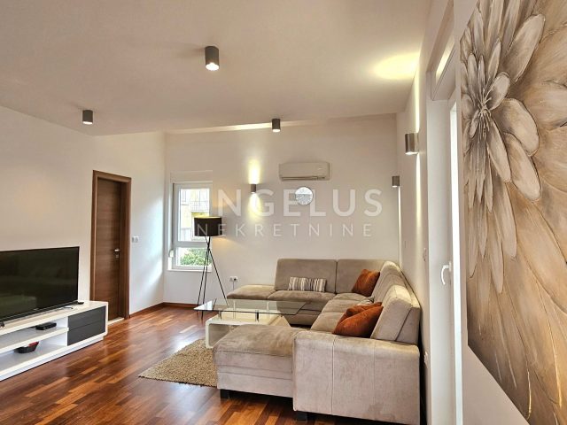 Appartement à vendre 152 m² – Podstrana