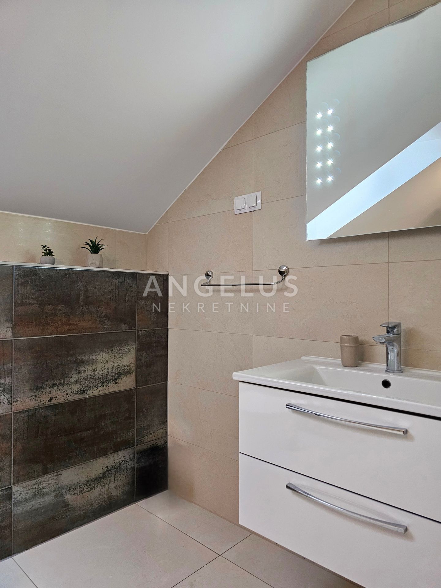 Flat For sale -  Podstrana