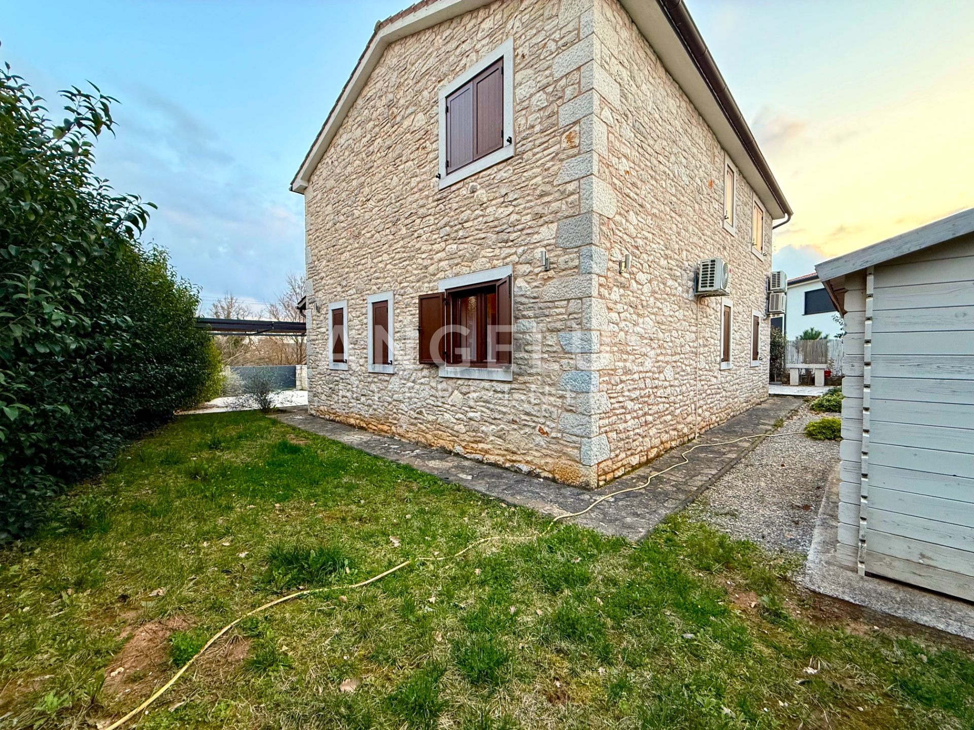 Kuća Na prodaju -  Medaki