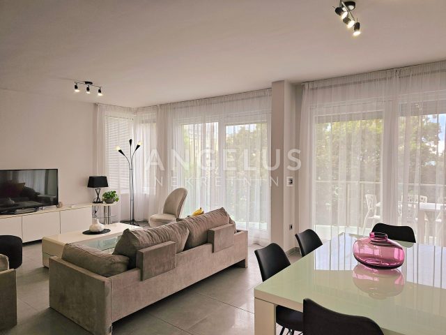 Appartement à vendre 104 m² – Podstrana