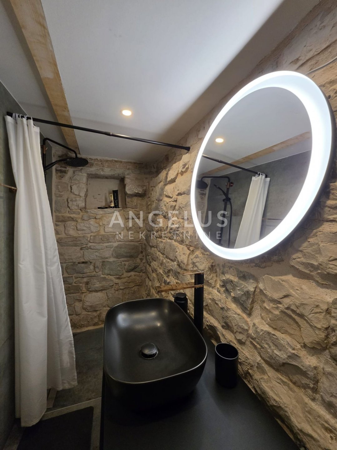 House For sale - Splitsko-dalmatinska Kaštel Stari