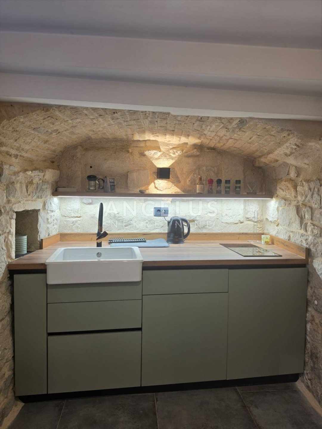 House For sale - Splitsko-dalmatinska Kaštel Stari