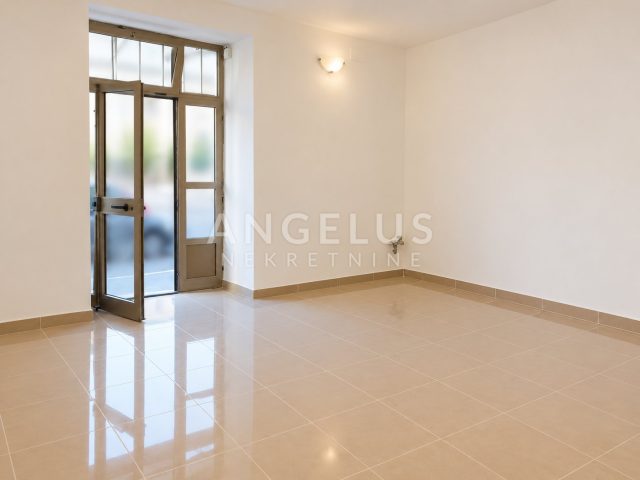 Business premises for rent 45 m² – Pula