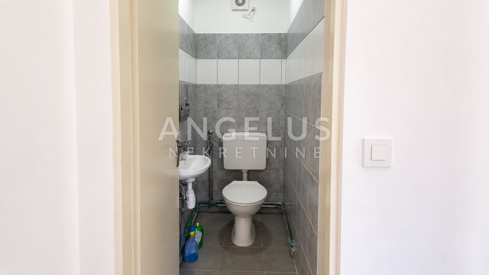 Business premises For rent - Istarska Centar