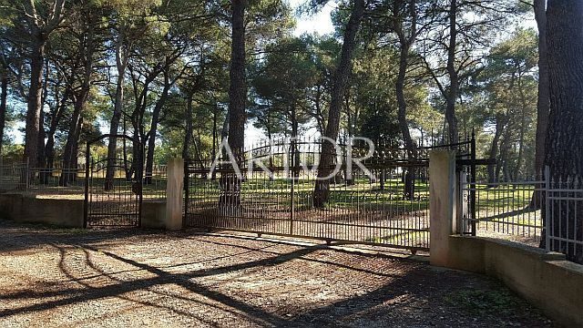 Zemljište na prodaju 12050 m² – Rovinj