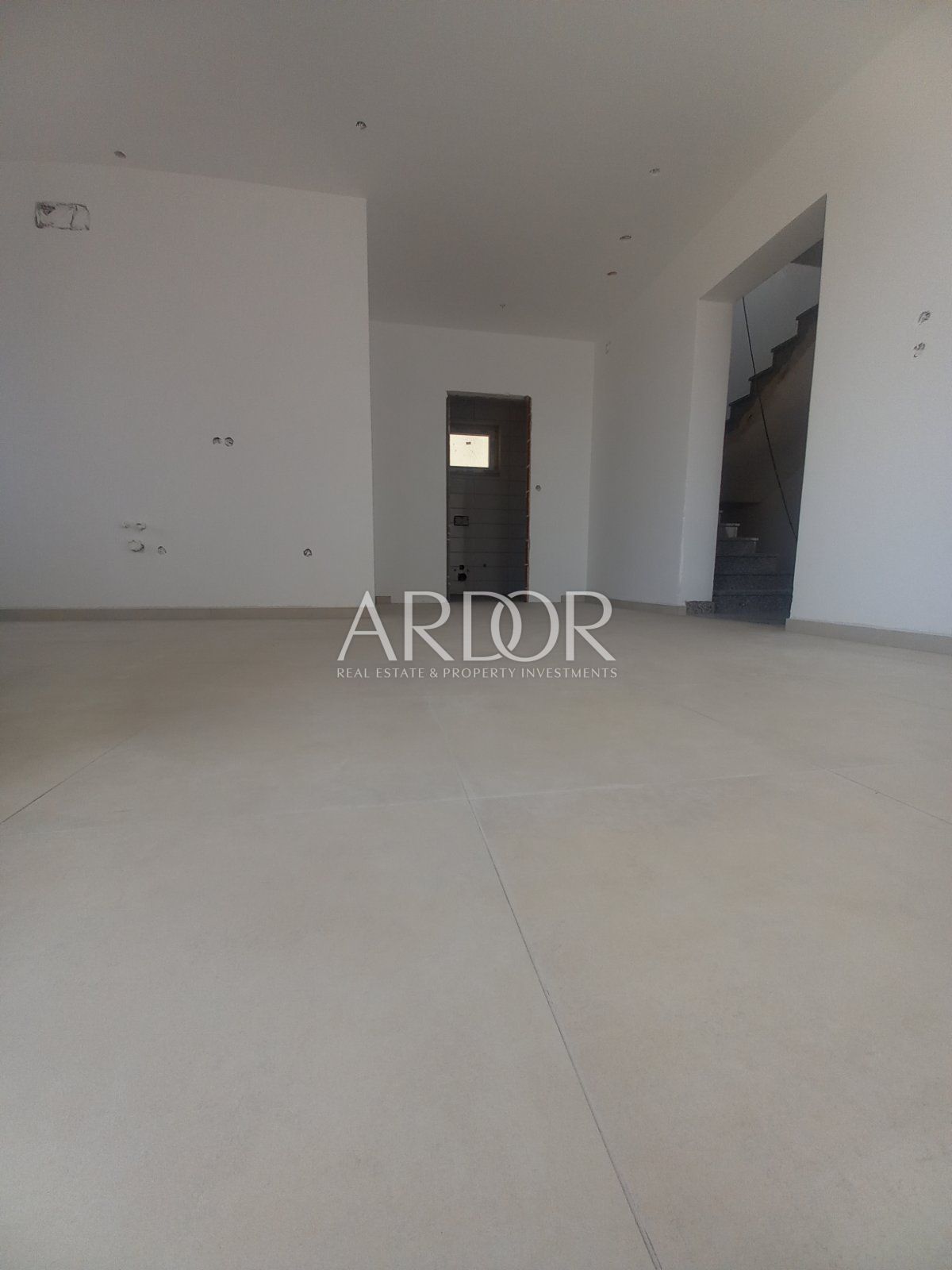 Flat For sale -  Cres