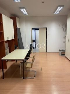 Commerciale in vendita 40 m² – Rijeka