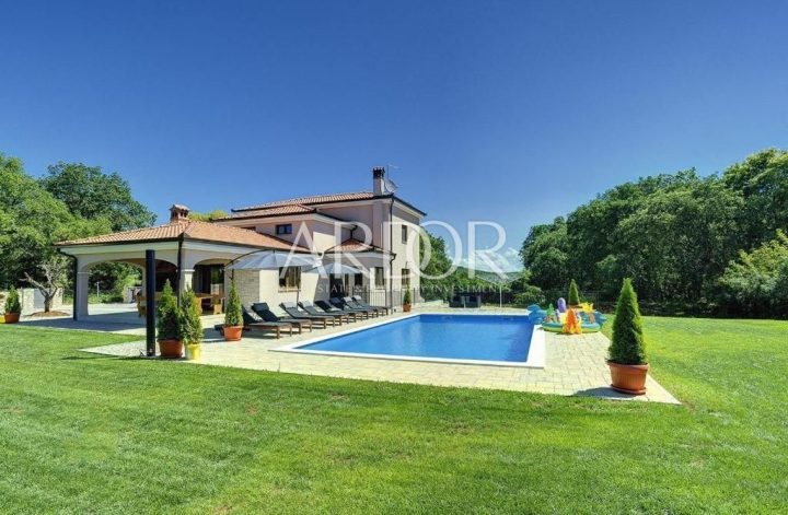 Dům na prodej 385 m² – Rovinj