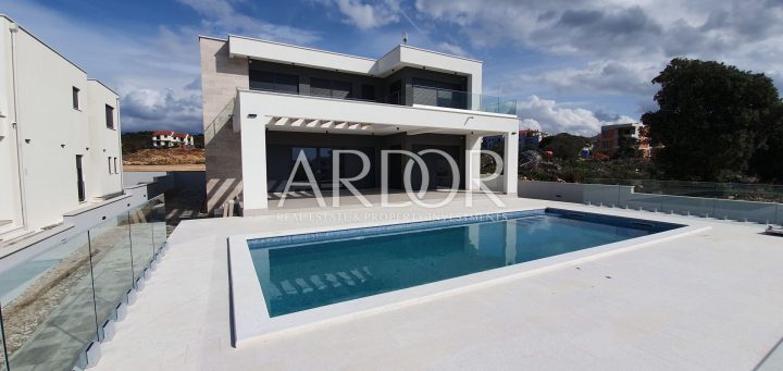 Casa in vendita 310 m² – Novalja