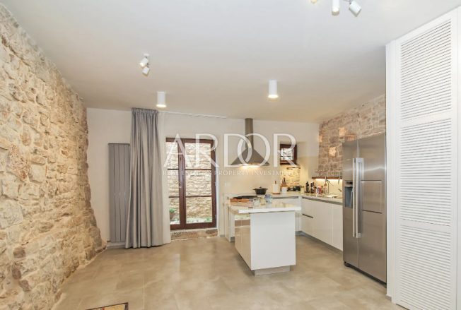 House for sale 240 m² – Bale